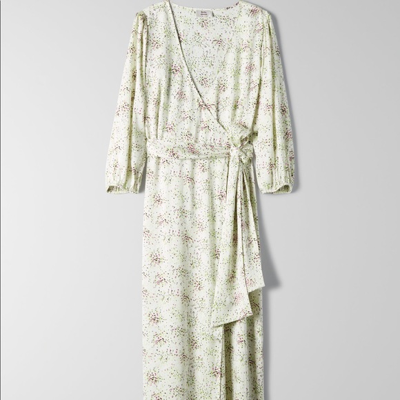 NWT—super comfortable and pretty dress by Aritzia - Picture 4 of 4
